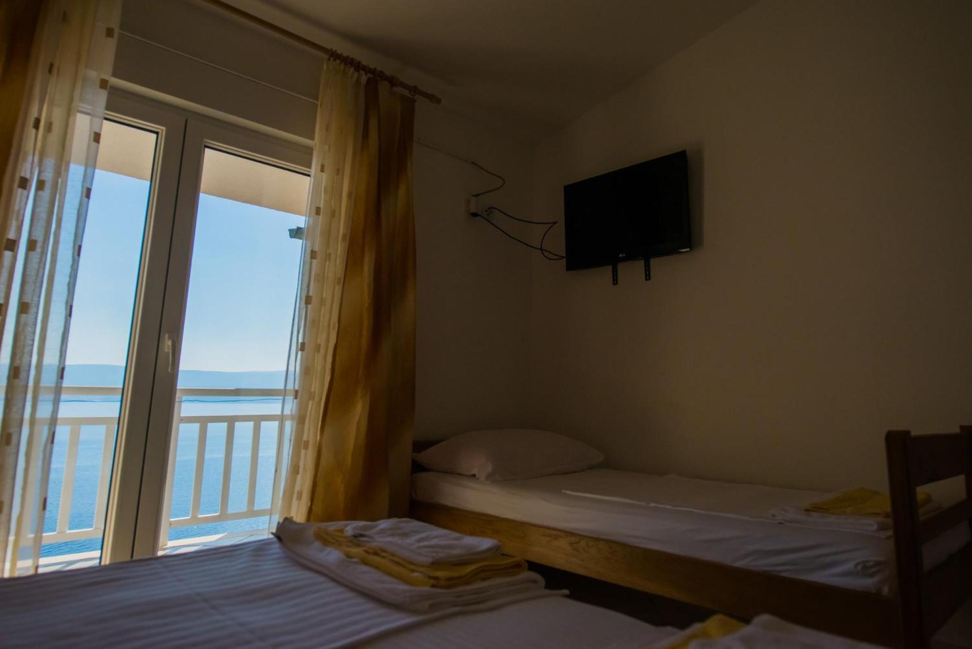 Bed And Breakfast Pero 3 Min Walk To The Beach Lokva Rogoznica Eksteriør billede