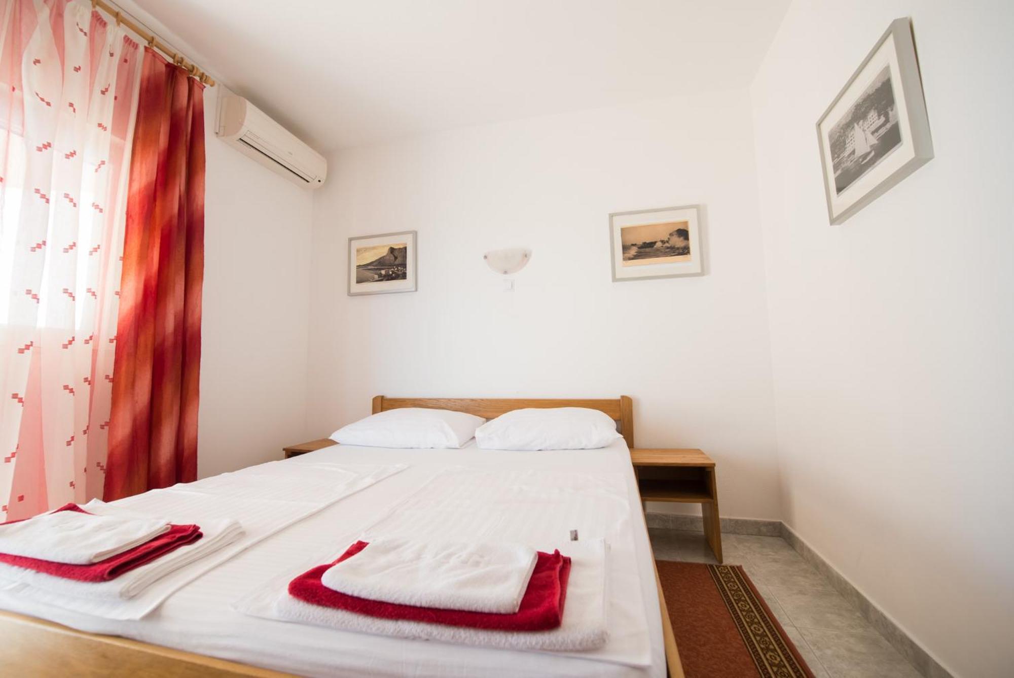 Bed And Breakfast Pero 3 Min Walk To The Beach Lokva Rogoznica Eksteriør billede